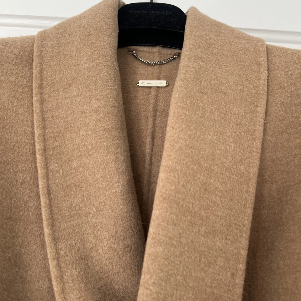 Chaqueta envolvente de lana MASSIMO DUTTI Foto 2 de 4