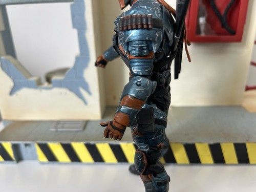 DC Collectibles Batman Arkham Origins Deathstroke Figure Rare COMBINED P&P - Picture 15 of 20