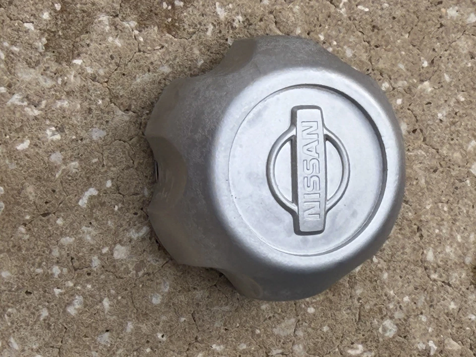 Nissan Frontier Xterra 1998-2004 tapa central plateada buje 40315-7Z100 clip roto Foto 4 de 4