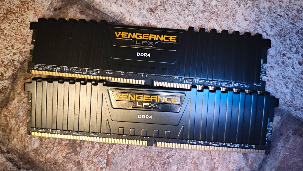 Corsair PC4-17000 (DDR4-2133) Bus Speed DDR4 SDRAM Memory (RAM