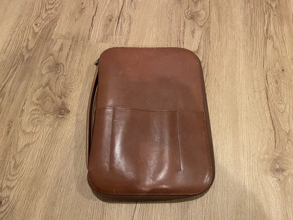 "Organizador This Is Ground de cuero marrón con cremallera alrededor 11,5""x8""" Foto 4 de 4