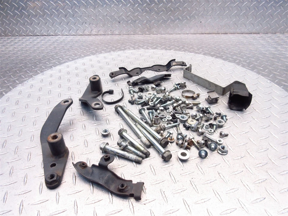 Lote de 15-19 Honda CBR 300 CBR300R 2015 tuercas diversas tornillos pernos soportes Foto 2 de 4