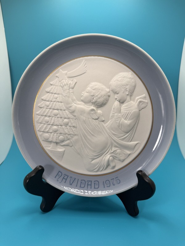Lladro Navidad 1975 Porcelain Christmas Plate with Angel Design!