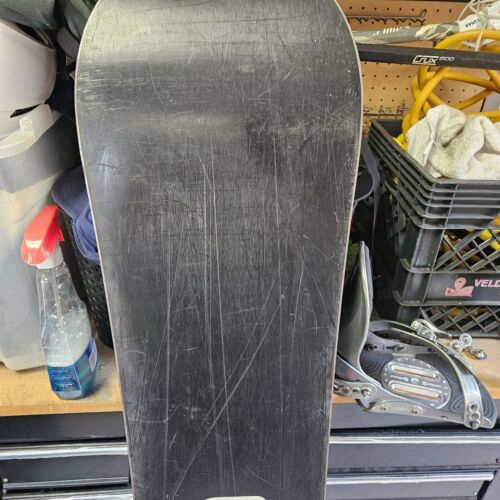 FLOW Icon 156cm Snowboard Ramones Series - Picture 9 of 14