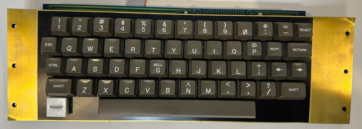 Apple II + Plus Keyboard with Encoder - Clean, Tested, Working | eBay
