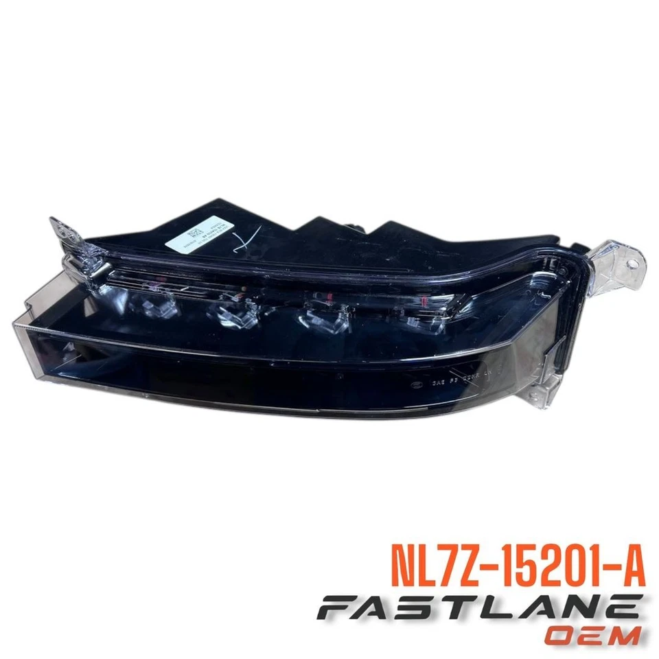 MONTAJE FARO ANTINIEBLA LINCOLN NAVIGATOR 2022-2024, IZQUIERDO NUEVO OEM NL7Z-15201-A Foto 2 de 4