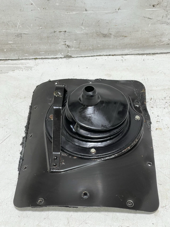 Jeep TJ Wrangler 97-02 Manual 5 velocidades Palanca de cambios Túnel Cubierta Placa y Bota de cambio interior Foto 2 de 4