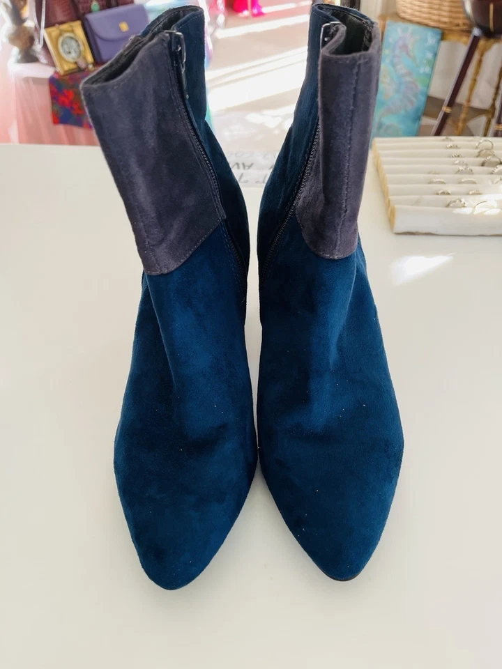 Botines de gamuza Color Block 2. Tacón de 5 pulgadas para mujer Foto 2 de 4