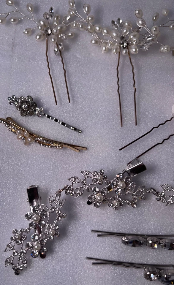 Juego de accesorios para el cabello de novia con detalles de perlas de imitación y diamantes de imitación Foto 2 de 4