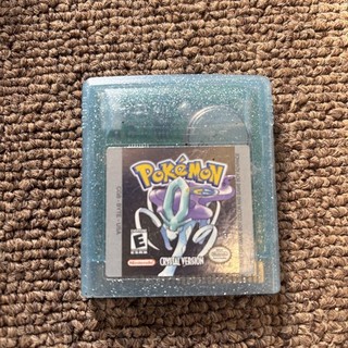 Cartucho de color Game Boy versión cristal Pokemon usado