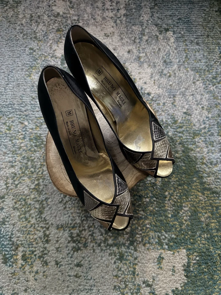 Vintage Bruno Magli Negro Metalizado Piel de Serpiente Satinado Peep Toe Tacones, Talla 8M Foto 2 de 4