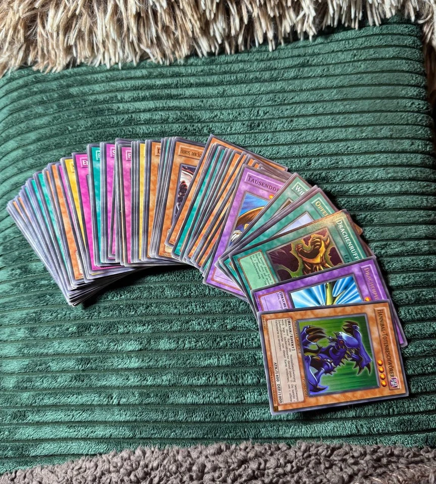 yugioh Konvolut 100 Karten + zubehör