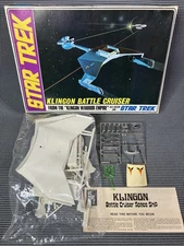 Star Trek Klingon Battle Cruiser Model Kit AMT S952 Unused with Box Made In USA