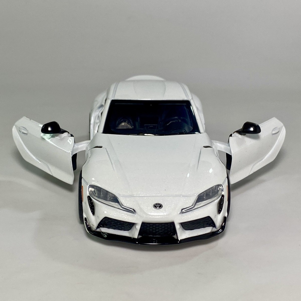 【非売品】GR Supra ホワイトメタリック 1/30ミニカー MSZ Toyota GR Supra 1:31 & White Matchbox #39 2023 GR Supra