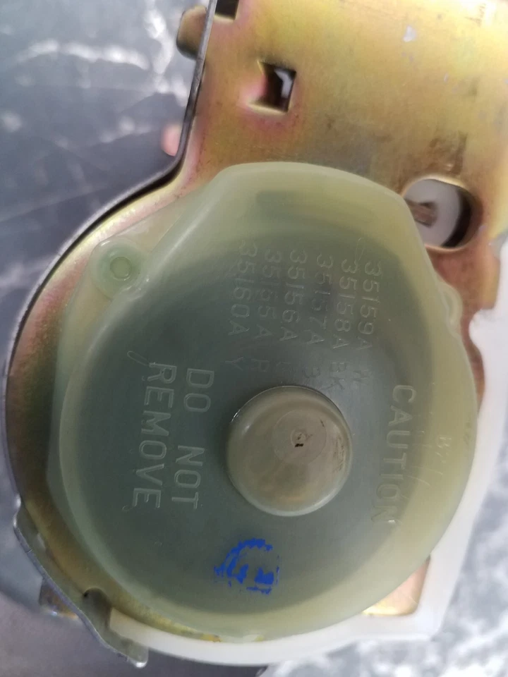 2002 Grand Marquis / Crown Vic Victoria Seat Belt Set #1010 D2 - Image 4 of 4