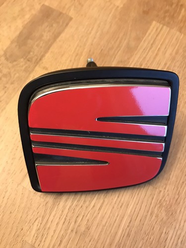 SEAT IBIZA MK3 02-08 rear bootlid tailgate or Bonnet Emblem Gloss Red Sticker - Picture 2 of 7
