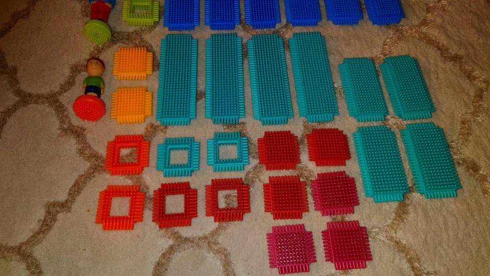 Bristle Blocks - STEM Building Blocks - 42 Pieces Including 2 People Clipo - Image 3 of 3