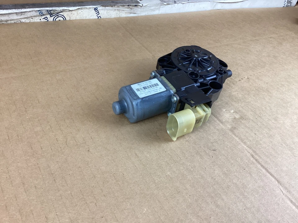 Двигатель стеклоподъемника со стороны водителя передний левый 2011 - 2016 Mini Cooper 6934299 - Изображение 2 из 4