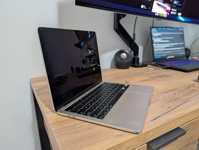2025 Apple MacBook Air 13-inch M4 Chip 24GB RAM 512GB Starlight MC6A4LL/A
