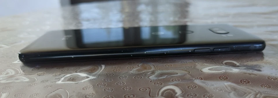 LG V30+ Plus | Nero | 128 GB | Brandizzato TIM + cover | Usato - Immagine 4 di 4