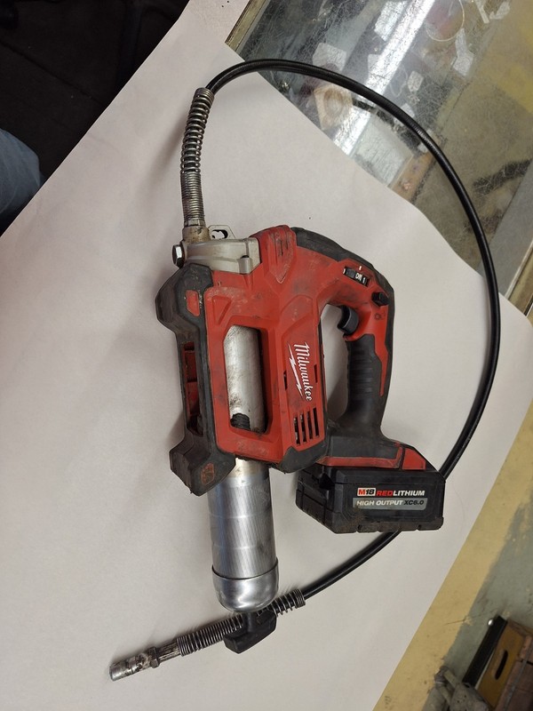 Milwaukee 2646-20 18V M18 REDLITHIUM Cordless 2-Speed Grease Gun