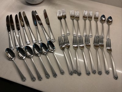 Oneida Bianco Frost Stainless Satin Flatware 31 Pieces Forks Knives Spoons