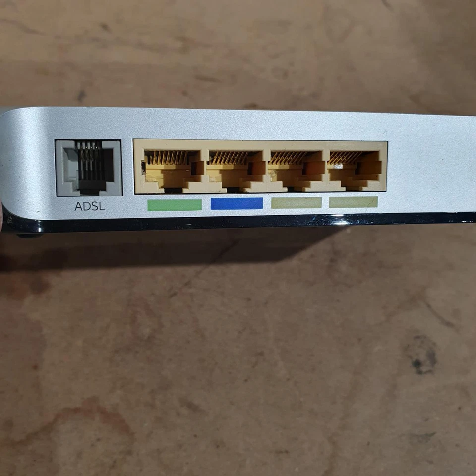 Sky Sagemcom Silver 2.4GHz 100 Mbps 4-Ports Wireless Wi-Fi ADSL Broadband Router - Image 3 of 4