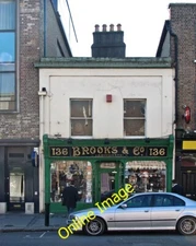 Photo 6x4 136 Baggot Street Lower Baile Atha Cliath/O1632 A shop with a  c2007