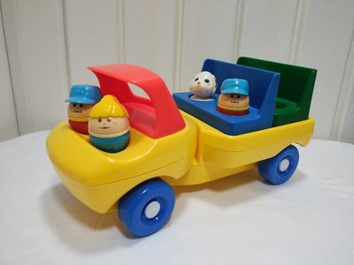 Vintage Little Tikes Yellow Change Around Truck + 4 Toddle Tots People 1985