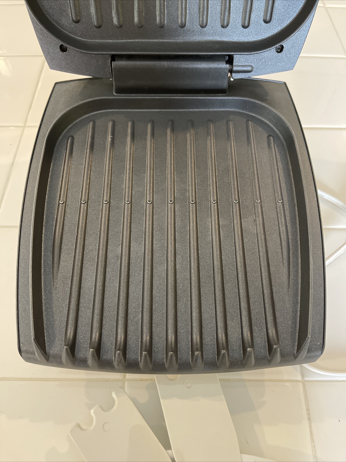 Foreman Healthy Cooking Grill Model GR26W Very Good Condition