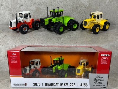 Set 3 Trattori Ertl Case IH & IH 4WD 1:64 - Edizione Tempi Inseguimento Industriale