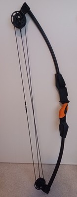 Banshee Junior Archery Set by Barnett - Adjustable Sight/Finger Rollers/Arrows
