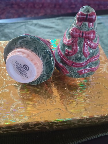 O'Tannenbaum Collection Christmas Tree Salt and Pepper shakers - Picture 3 of 3
