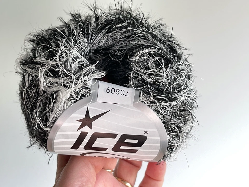 Hilo de pestañas de mezcla de algodón #70909 hielo voluminoso blanco y negro imitación piel 50 gr 54yds Foto 4 de 4