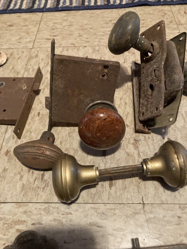 Construction Salvage Victorian Antique Ornate Brass Doorknobs Lock Plates more - Picture 5 of 18