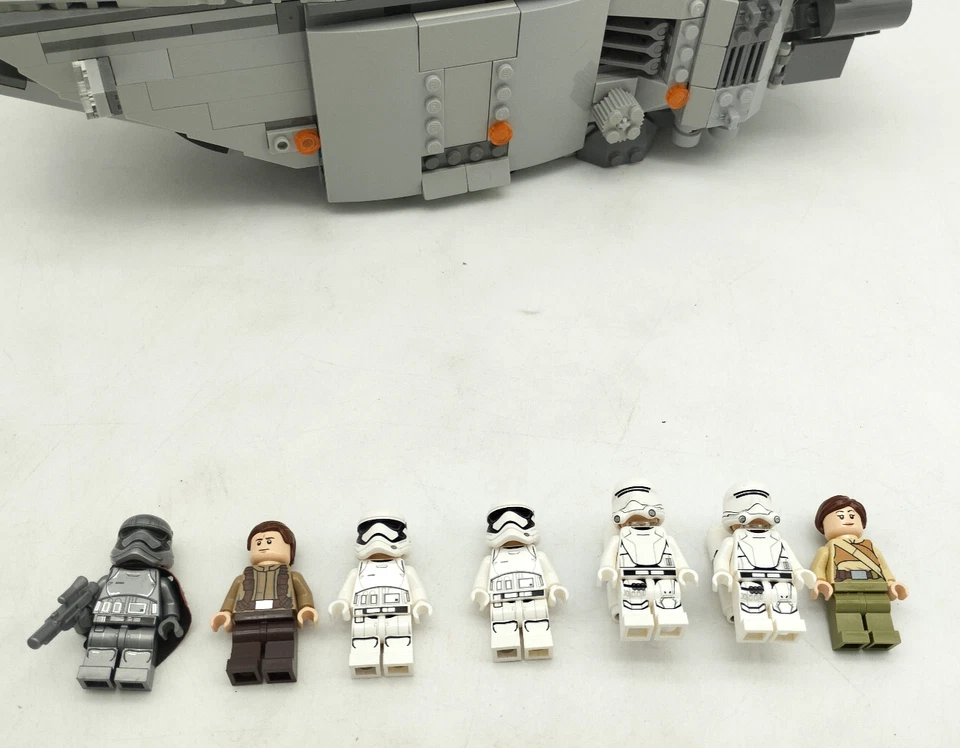 LEGO 75103 First Order Transporter Star Wars EOL Captain Phasma Figuren - Bild 2 von 4