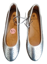 GIRLS, SHOES, WHITE MOUNTAIN, FLAT, NEW, SILVER, SIZE 5.5