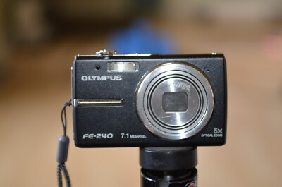 Olympus FE-240, black, Digital Camera with nice black Leather Lowepro Case
