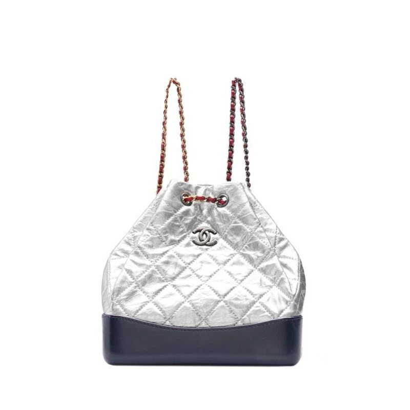 Zaino donna Chanel argento e pelle navy Gabrielle catena oro e argento