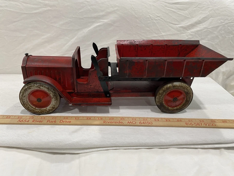 Vintage Structo 1920's Pressed Steel Dump Truck. Nice Well Used. - Image 2 of 4