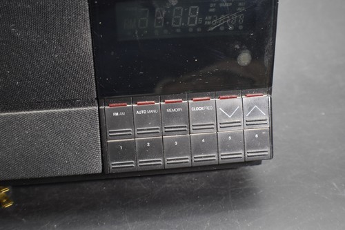 Vintage PROTON RS-420 Clock Radio, AM/FM with Aux Input **PARTS/WORKS** - Picture 3 of 8