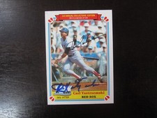 1983 Topps Drakes #32 Carl Yastrzemski Autograph Signed Auto Card Boston Red Sox