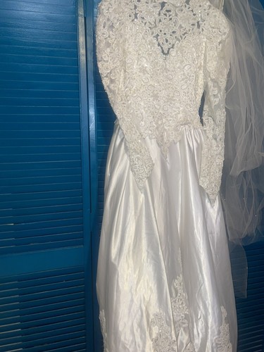 Bellissimo abito da sposa bianco classico Demetrios con perline designer taglia 10 - Foto 11 di 16