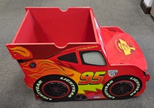 DISNEY PIXAR LIGHTNING MCQUEEN PISTON CUP WOODEN TOY CHEST **SHIPS DISASSEMBLED