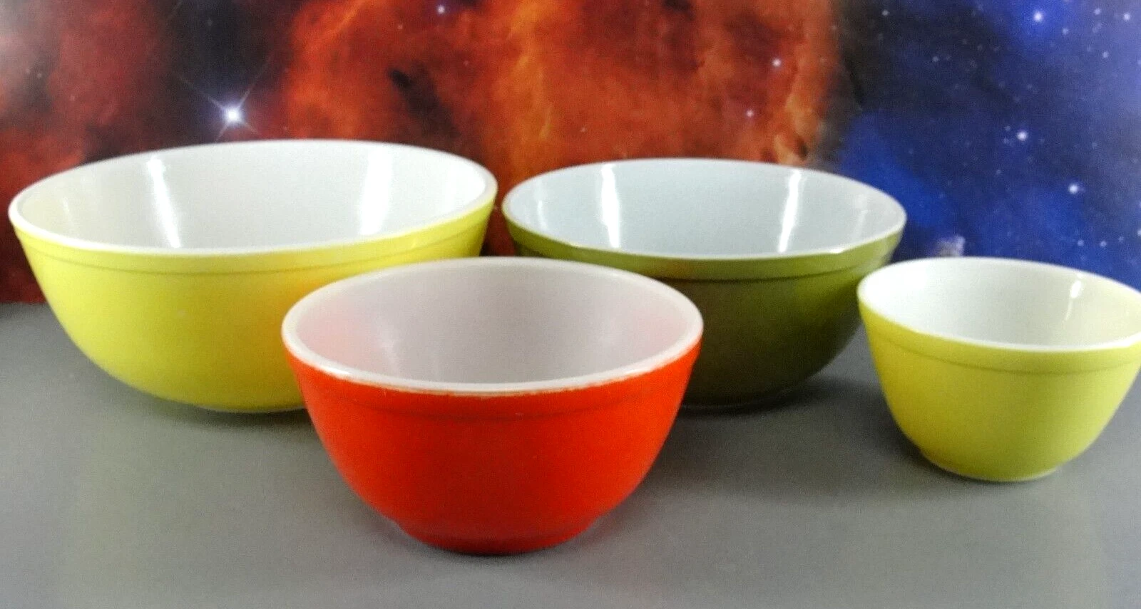 PYREX NESTING MIXING BOWL SET LOT 4 YELLOW RED GREEN MADE IN USA MCM ANTIQUE 60s