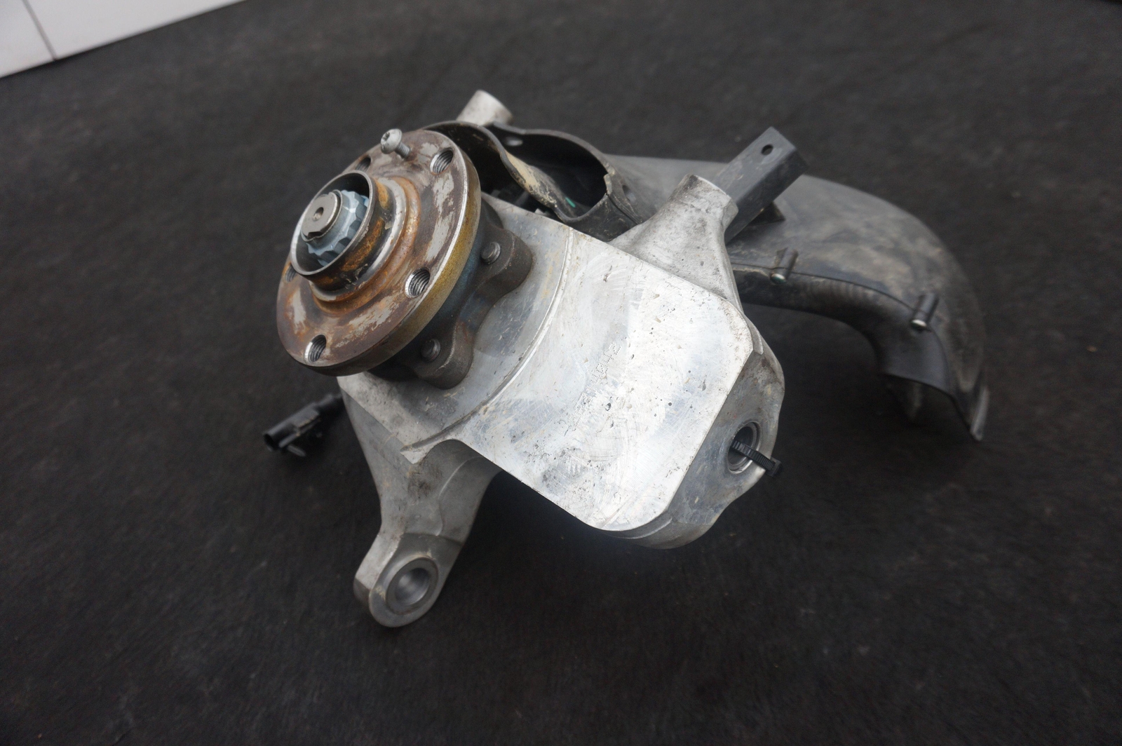 Front Left Suspension Spindle Knuckle Wheel Bearing OEM 11B0033CP McLaren 650S