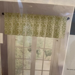 Madison Park Valance,  50 inches W  x 18 inches H, Ella Printed Diamond Green.