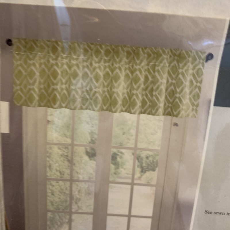 Madison Park Valance,  50 inches W  x 18 inches H, Ella Printed Diamond Green.
