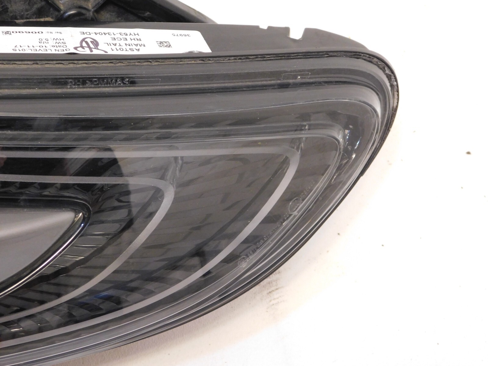 2017-2023 ASTON MARTIN DB11 PASSENGER RIGHT TAILLIGHT CLEAR SILVER TAIL LIGHT OE