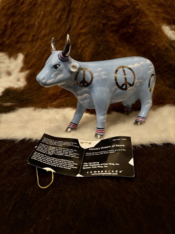 2005 Cow Parade Item #7349 “Nicole’s Dream Of Peace” With Tag No Box 